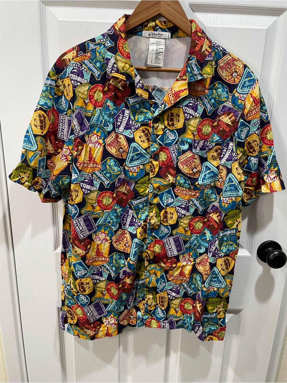 Disney Parks Disneyland Attraction Badge Camp Shirt Button Up Size M